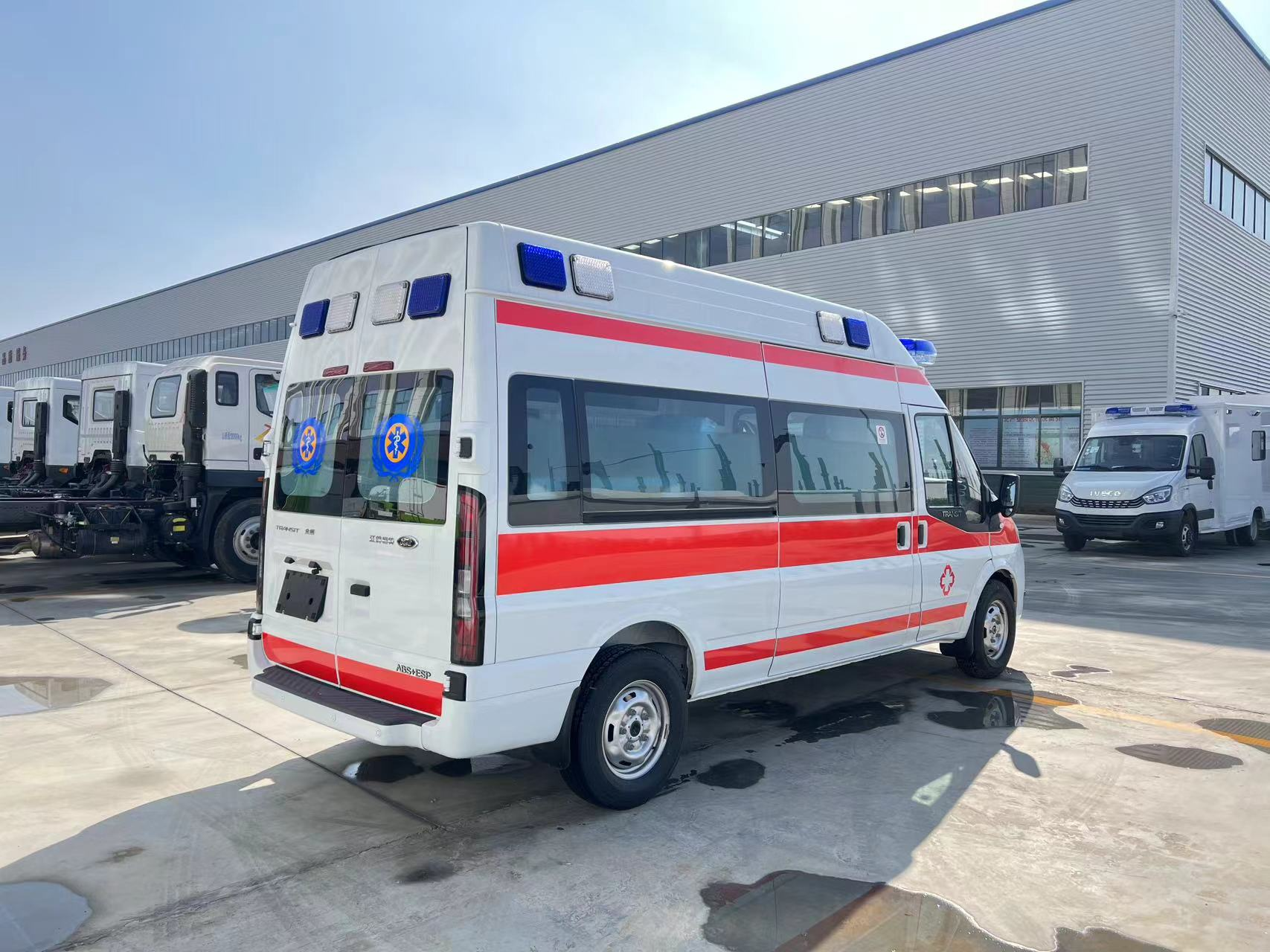 救護(hù)車x鐵皮：保障生命健康的利器
