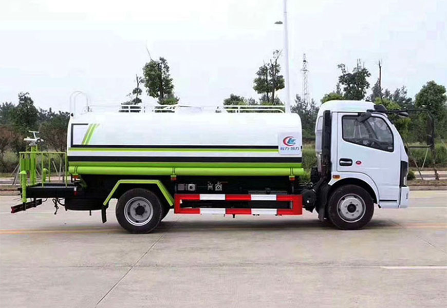 凱馬小型霧炮灑水車(chē)生產(chǎn)廠(chǎng)家：程力專(zhuān)用汽車(chē)股份有限公司
