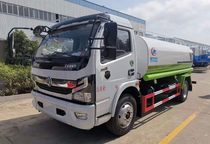 國(guó)六凱馬灑水車：高效節(jié)能、環(huán)保革新

