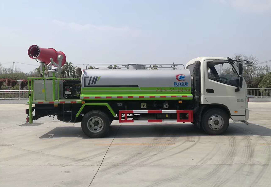 程力江淮國六5噸灑水車：為城市營造無塵清新環(huán)境
