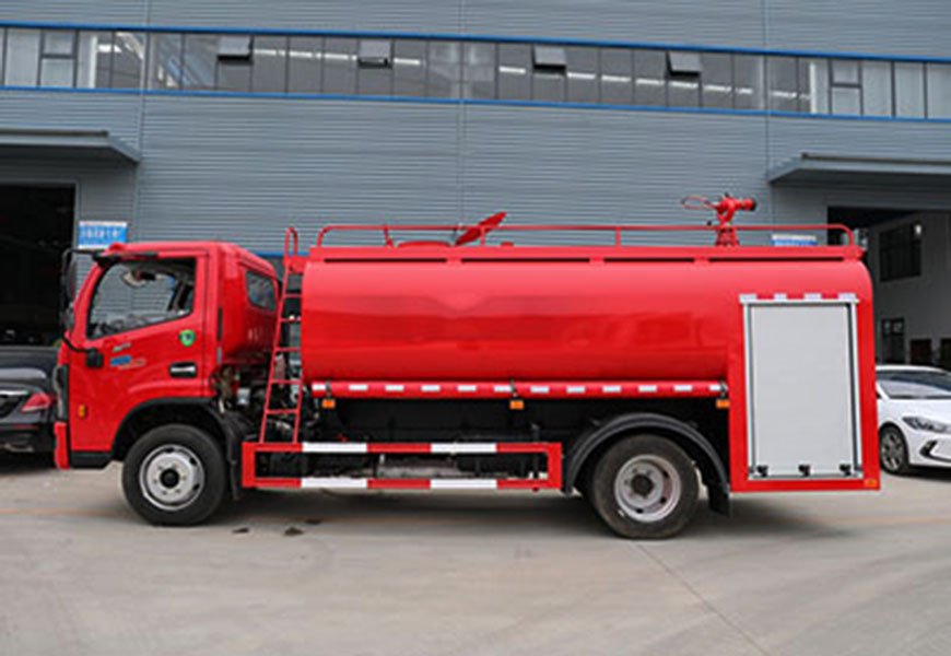 高品質(zhì)多功能東風(fēng)多利卡D9灑水車
