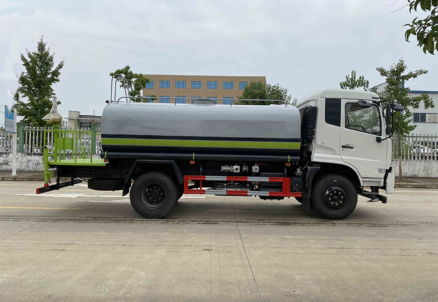 東風多利卡灑水車參數(shù)及性能介紹
