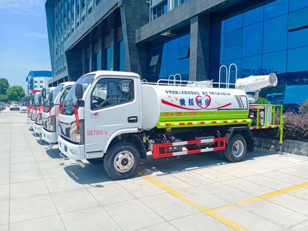 東營福田3立方三輪灑水車：大道至簡，為城市妝點

