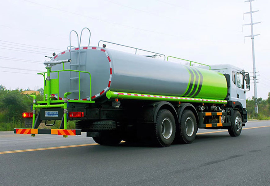 凱馬汽車灑水車：為城市環(huán)境保護盡一份力
