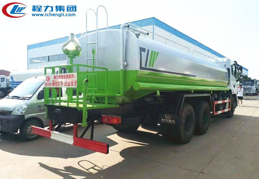 程力全新灑水車亮相，坐擁高科技
