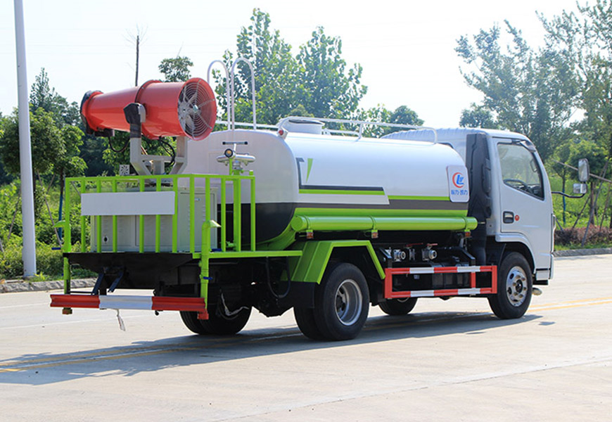東風(fēng)天錦12升灑水車：打造現(xiàn)代城市環(huán)境品質(zhì)的必備裝備
