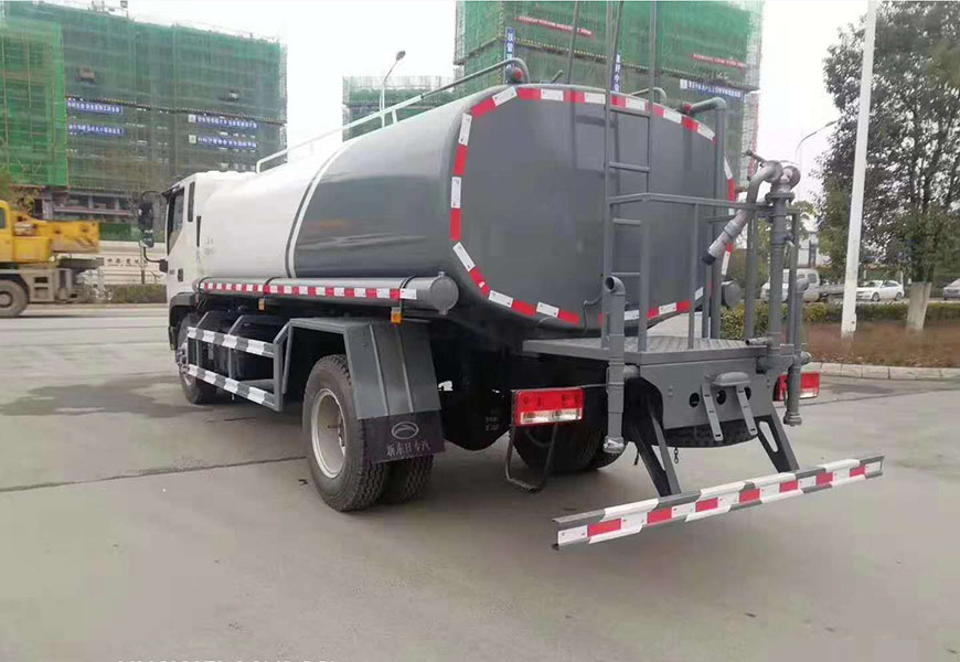 東風(fēng)多利卡D78噸灑水車：創(chuàng)新升級打造高效環(huán)保新力量
