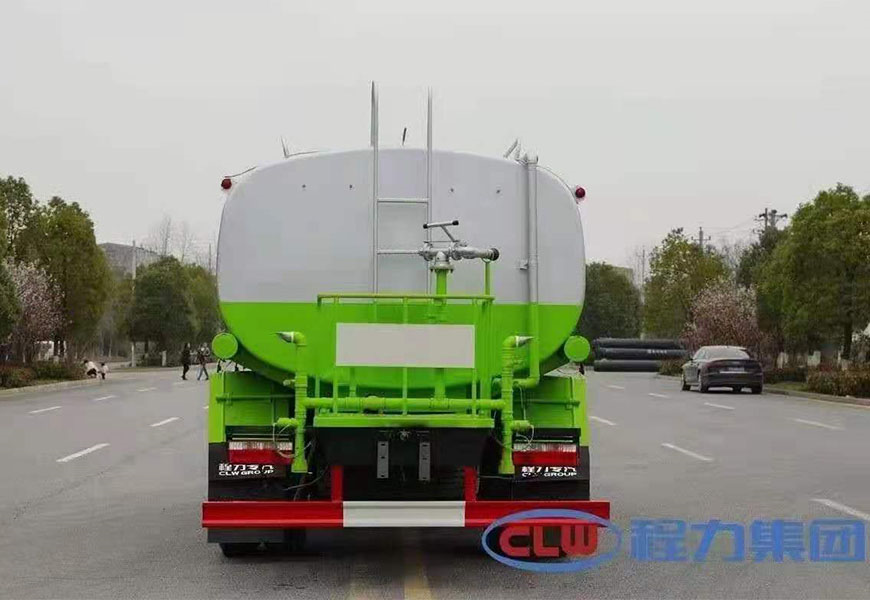 凱馬抑塵灑水車：解放城市路面塵土難題
