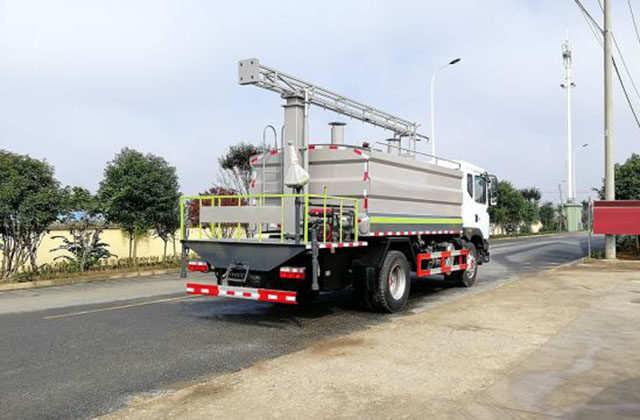 凱馬灑水車：打造清潔環(huán)保新時(shí)代
