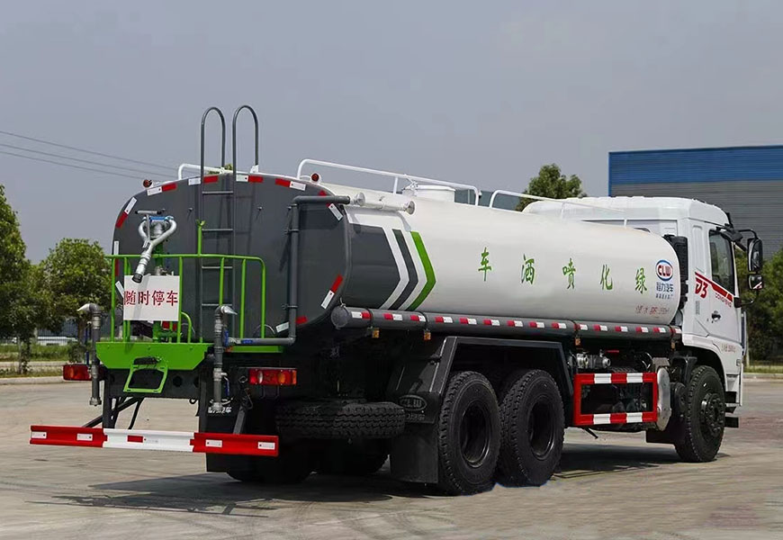 東風(fēng)大型環(huán)衛(wèi)灑水車(chē)價(jià)格——打造城市清潔環(huán)境的必備利器
