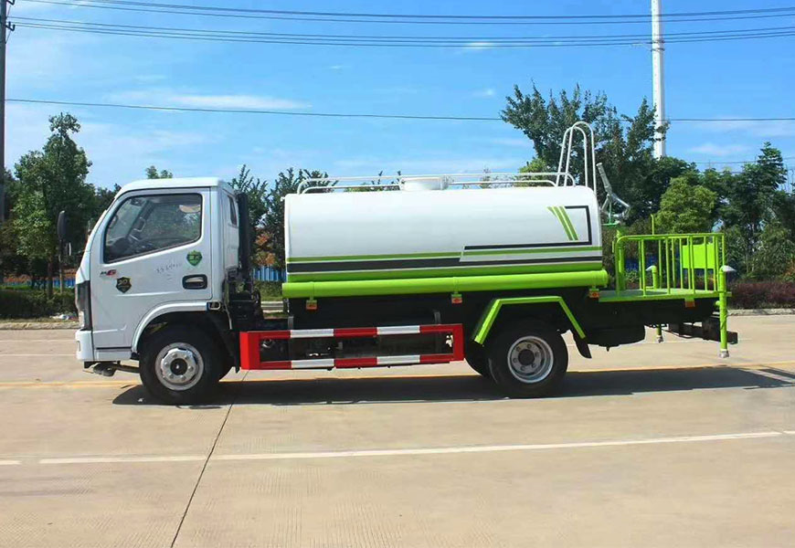 東風(fēng)天錦國五灑水車——打造城市清潔的堅實力量
