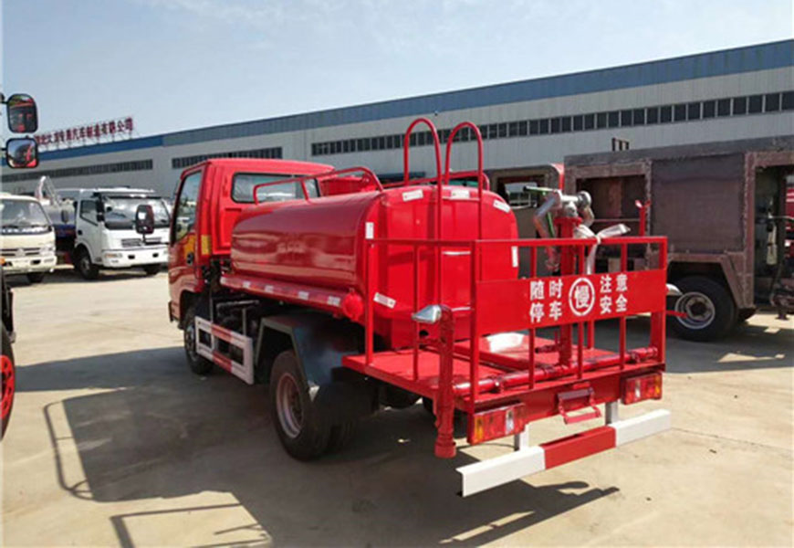 隨州東風(fēng)153灑水車——為城市管理注入生機
